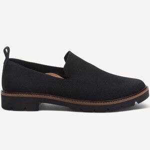 New in Box! Aetrex Chloe slip on loafer in black - size 9